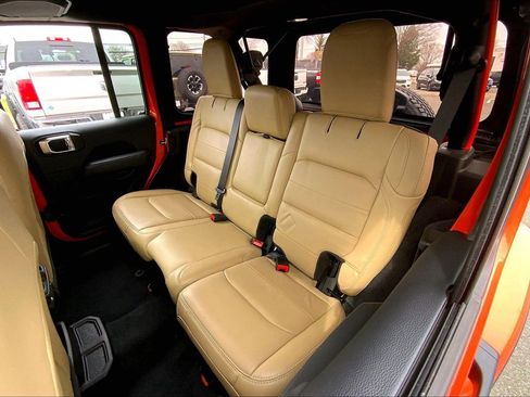 Certified 2019 Jeep Wrangler Unlimited Sahara w/ Dual Top Group image 18