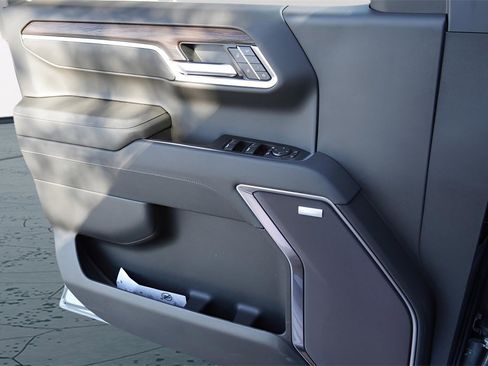 New 2026 GMC Sierra 1500 SLT image 25