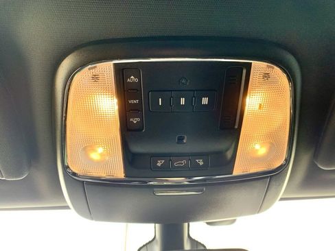 Used 2018 Jeep Grand Cherokee Limited image 42