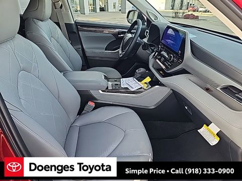 New 2026 Toyota Highlander Platinum image 27