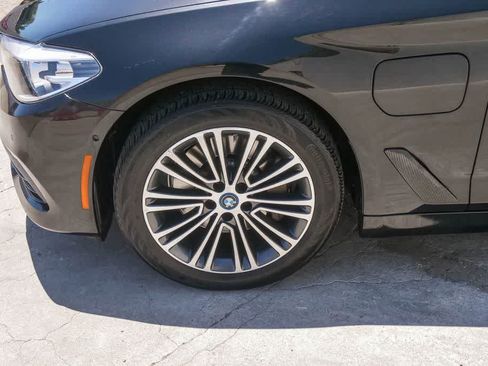 Used 2019 BMW 530e w/ Premium Package RWD image 5