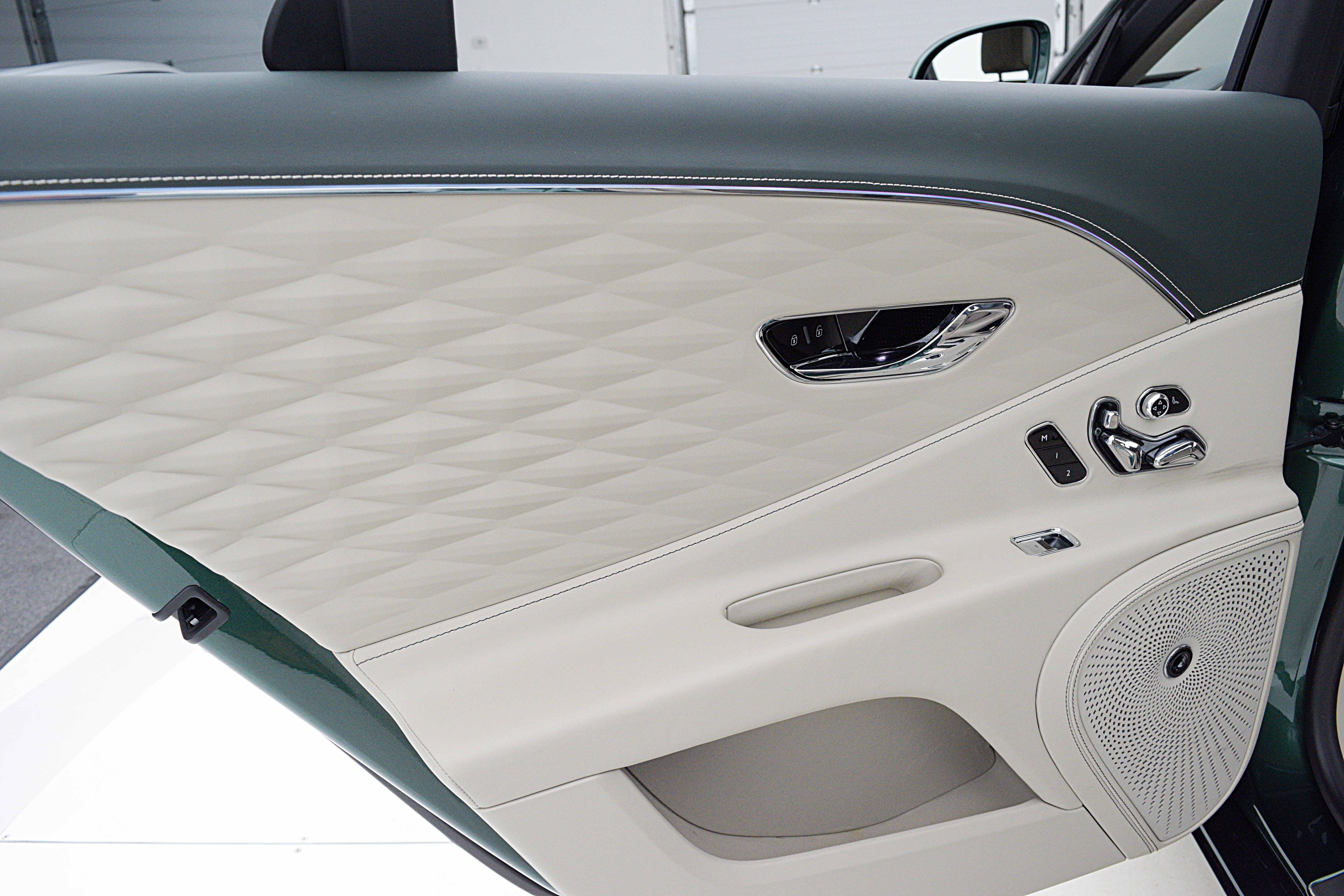 Certified 2022 Bentley Flying Spur V8 AWD/4WD image 40