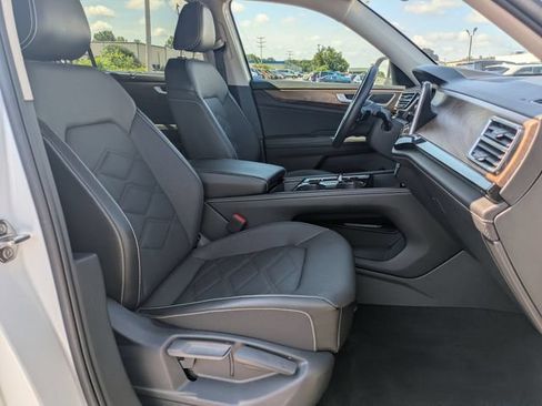 Used 2024 Volkswagen Atlas SE AWD/4WD image 23