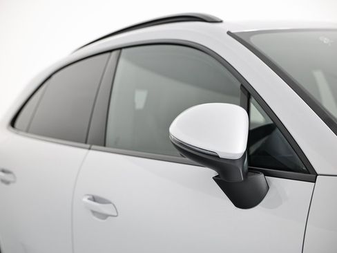 New 2025 Porsche Macan Electric image 15