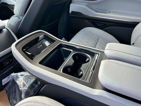 New 2026 Lincoln Navigator L Black Label AWD/4WD image 21