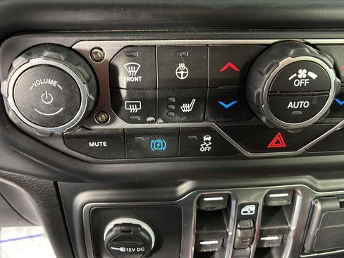 Used 2021 Jeep Wrangler Unlimited Rubicon 4xe w/ Cold Weather Group AWD/4WD image 38