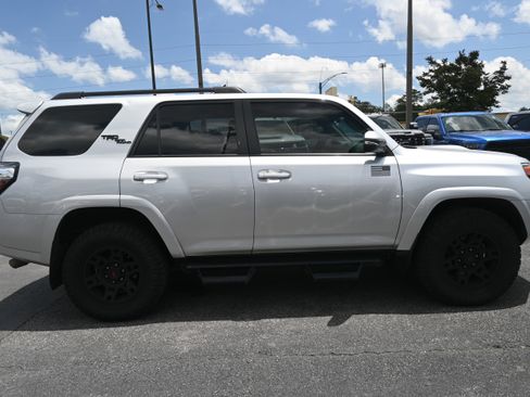 Used 2020 Toyota 4Runner TRD Off-Road Premium w/ Moonroof Package AWD/4WD image 11