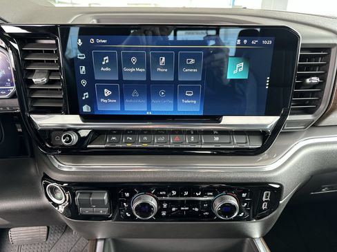 Used 2025 Chevrolet Silverado 1500 High Country AWD/4WD image 13