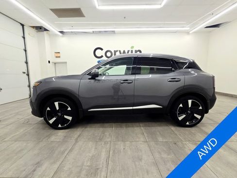Used 2025 Nissan Kicks SR AWD/4WD image 2