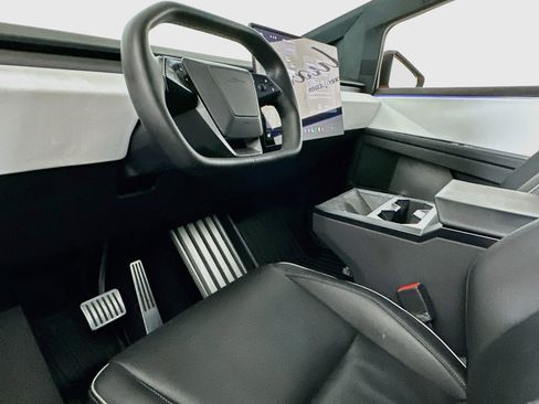 Used 2024 Tesla Cybertruck AWD Crew Cab image 7