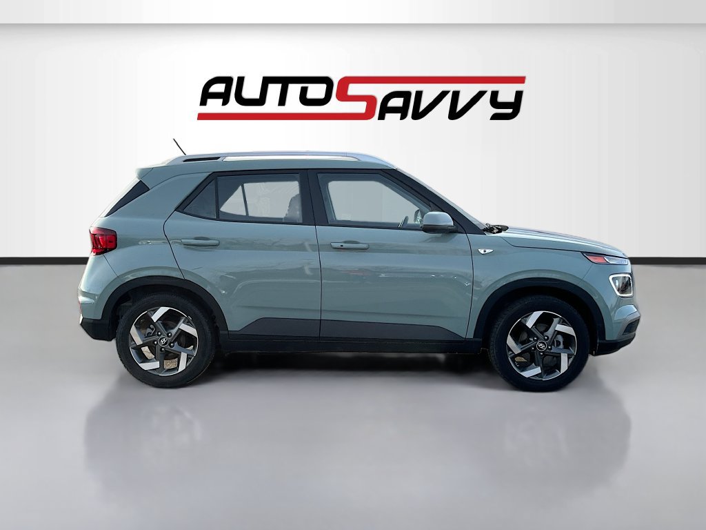 Used 2025 Hyundai Venue Limited FWD image 8