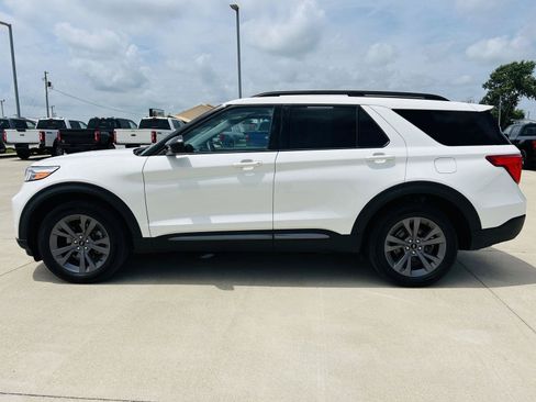 Used 2023 Ford Explorer XLT w/ Equipment Group 202A AWD/4WD image 40