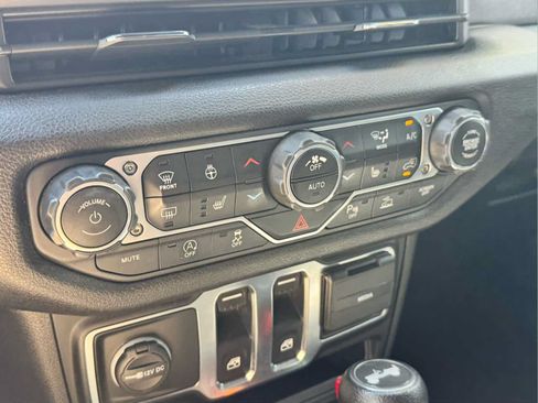 Used 2024 Jeep Wrangler Sport AWD/4WD image 35