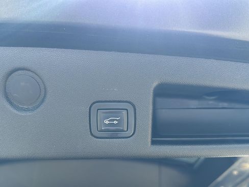 Used 2022 Chevrolet Equinox RS FWD image 20