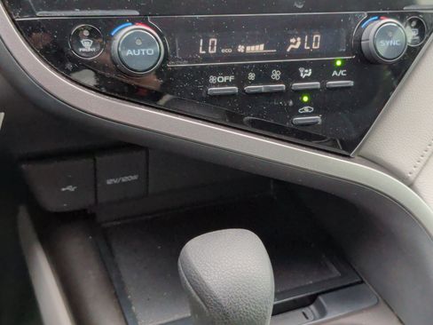 Used 2022 Toyota Camry LE image 27