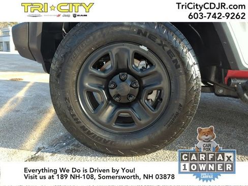 Used 2025 Jeep Wrangler Sport image 33