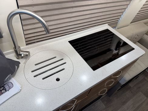 Used 2022 Mercedes-Benz Sprinter 3500 image 38