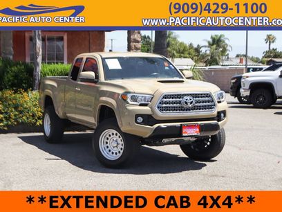 Used 2017 Toyota Tacoma TRD Sport w/ Tow Package (A/T)