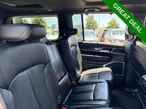 Used 2023 Jeep Wagoneer 4WD w/ Premium Group I image 12