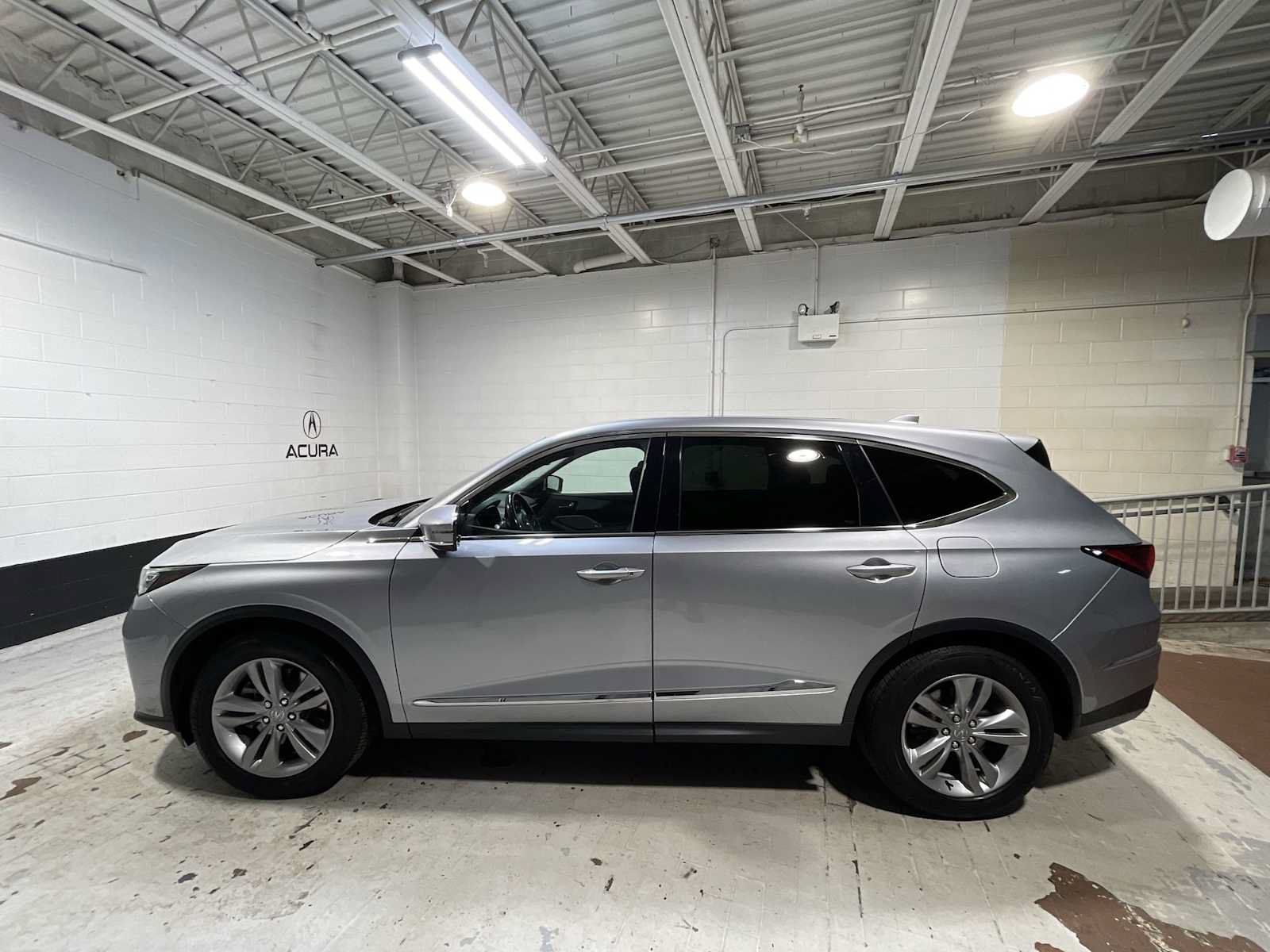 Used 2025 Acura MDX SH-AWD image 3