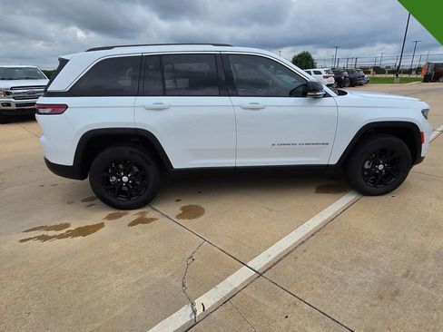 Used 2022 Jeep Grand Cherokee Limited AWD/4WD image 5