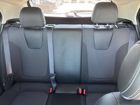Used 2025 Buick Encore GX Preferred AWD/4WD image 37