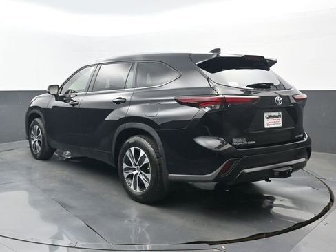 Used 2026 Toyota Highlander XLE AWD/4WD image 3