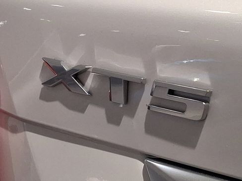 Certified 2025 Cadillac XT5 Premium Luxury image 31