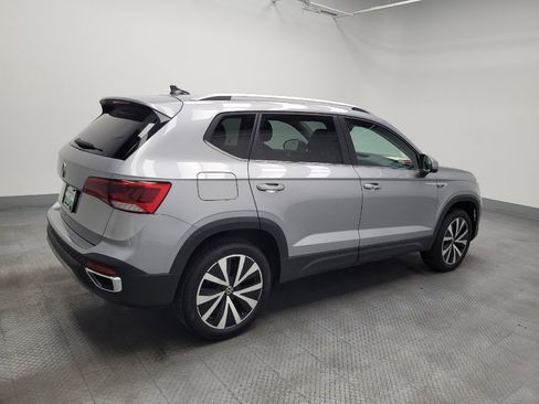 Used 2024 Volkswagen Taos SE image 10