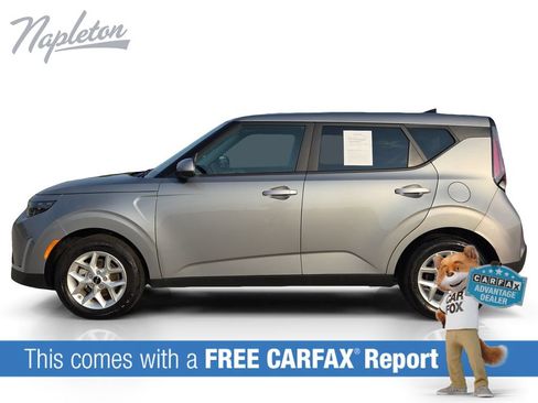 Used 2025 Kia Soul LX w/ LX Technology Package FWD image 2