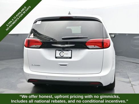 New 2026 Chrysler Voyager LX image 5