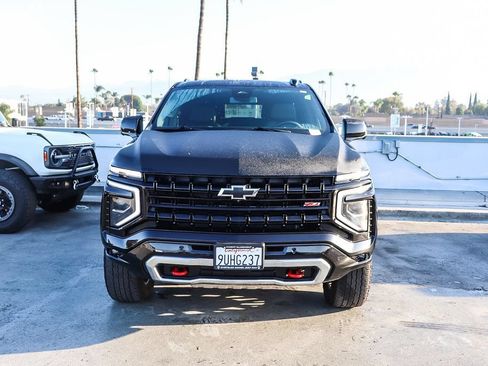 Used 2025 Chevrolet Suburban Z71 AWD/4WD image 3