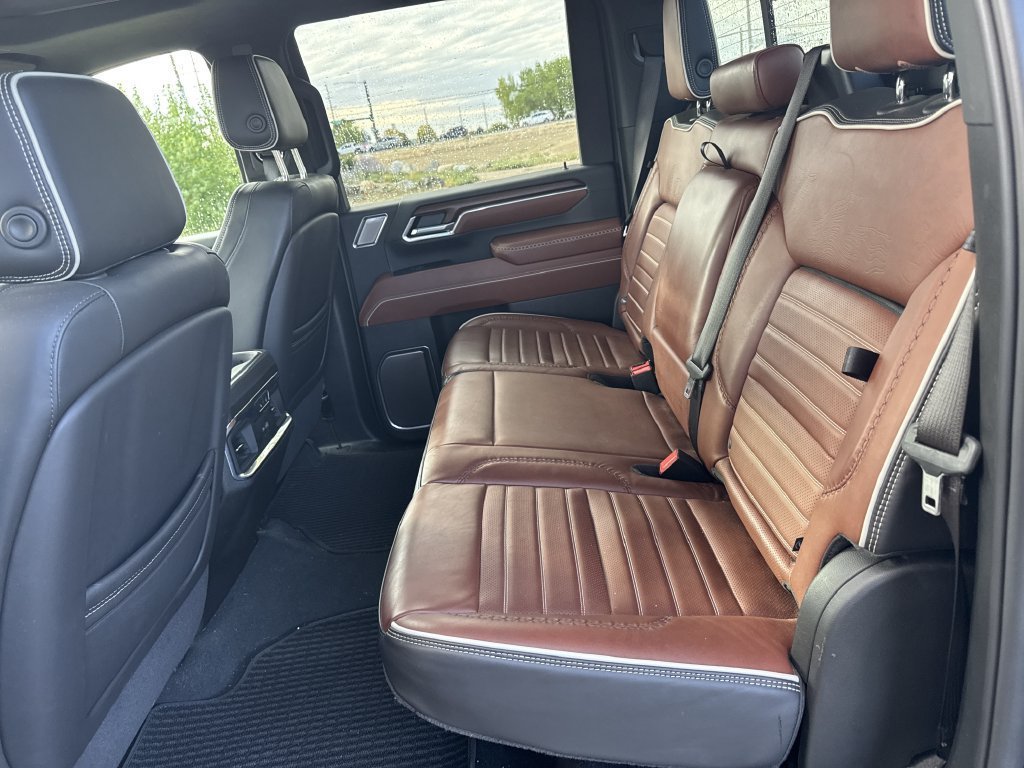 Used 2025 GMC Sierra 3500 Denali Ultimate AWD/4WD image 12