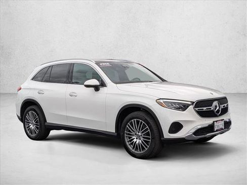 Used 2025 Mercedes-Benz GLC 300 image 3