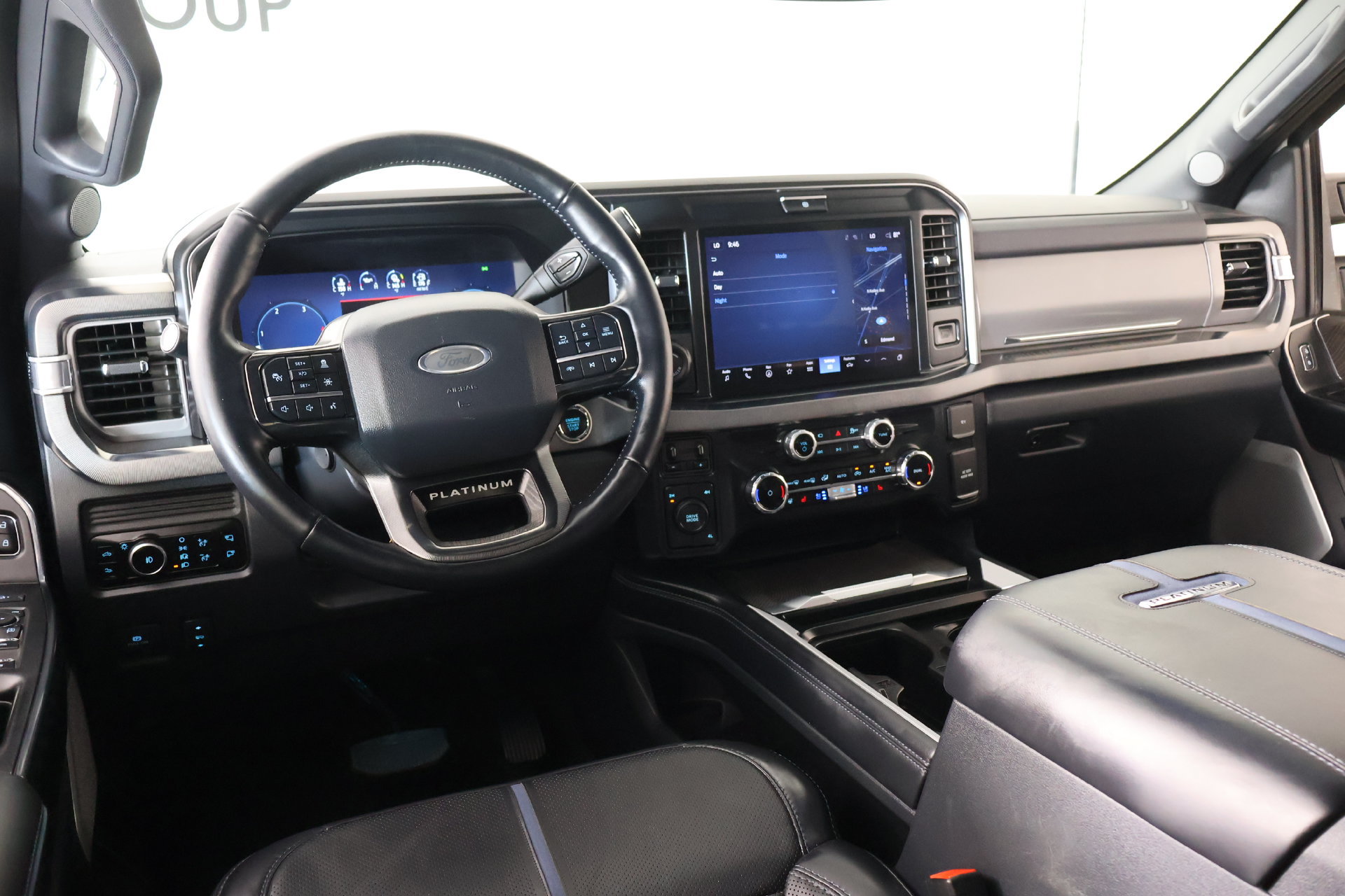 Used 2025 Ford F350 Platinum AWD/4WD image 2