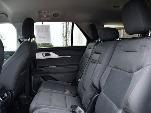 Used 2025 Ford Explorer Active AWD/4WD image 20