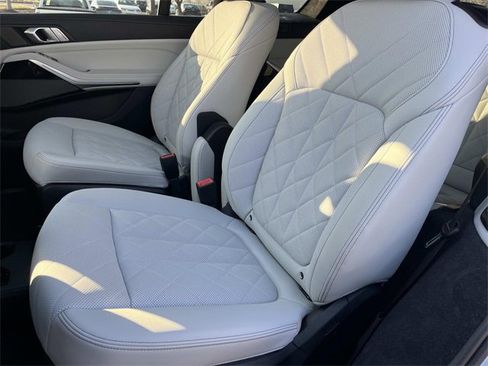 Used 2024 BMW X7 xDrive40i w/ Executive Package image 23