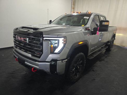 Used 2025 GMC Sierra 2500 AT4 w/ AT4 Premium Plus Package AWD/4WD image 2