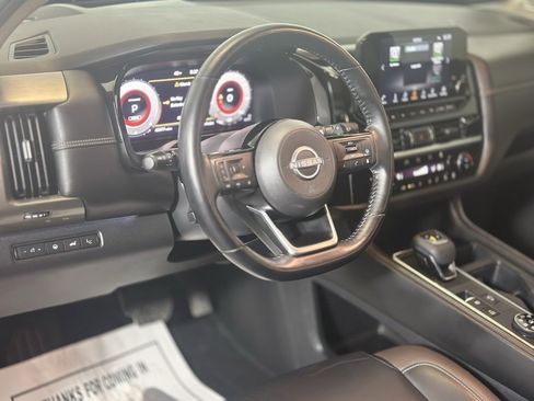 Used 2022 Nissan Pathfinder Platinum w/ Cargo Package image 11