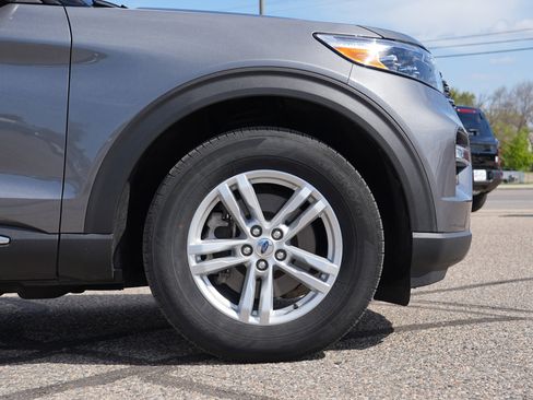 Used 2023 Ford Explorer XLT w/ Equipment Group 202A AWD/4WD image 13