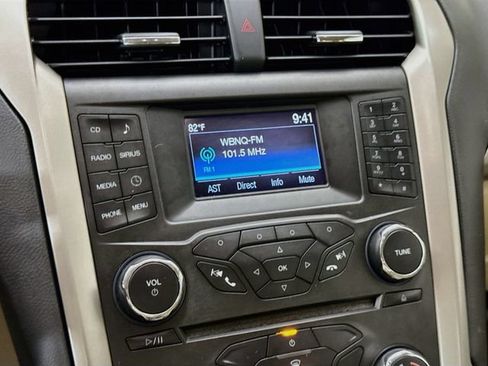 Used 2016 Ford Fusion SE FWD image 14