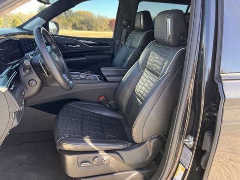 Certified 2024 Cadillac Escalade ESV V image 22