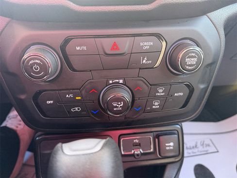 Used 2023 Jeep Renegade Latitude image 23