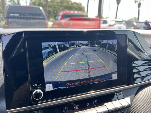 Used 2025 Toyota Camry SE FWD image 25