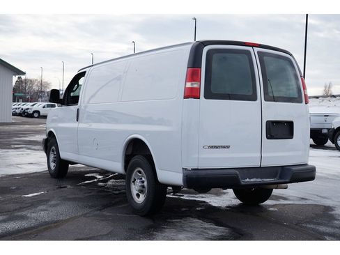 Used 2018 Chevrolet Express 2500 w/ Driver Convenience Package image 5