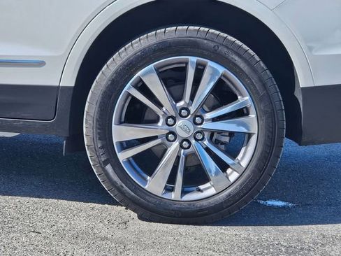 Used 2025 Cadillac XT5 Premium Luxury FWD image 5