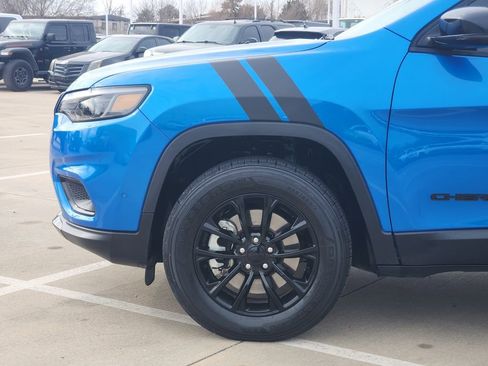 Used 2023 Jeep Cherokee Altitude Lux image 8