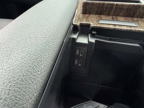 Used 2025 Toyota Sienna Platinum AWD/4WD image 21