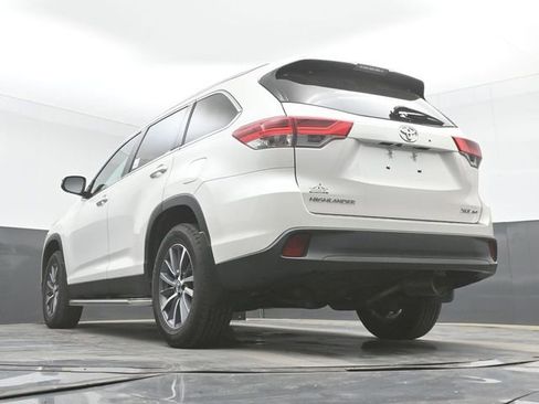 Used 2019 Toyota Highlander XLE w/ Carpet Mat Package (TMS) AWD/4WD image 33