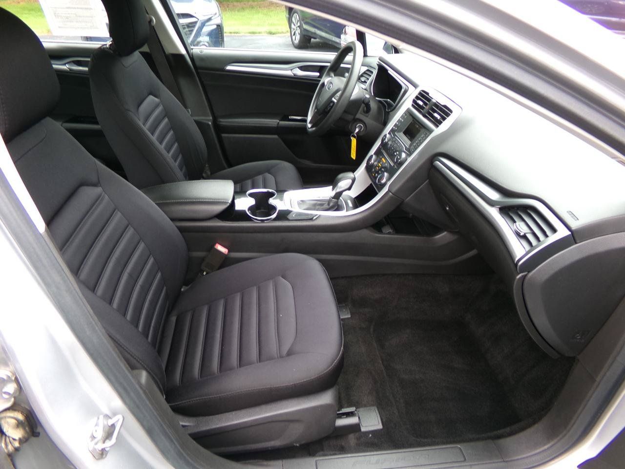 Used 2014 Ford Fusion SE FWD image 28